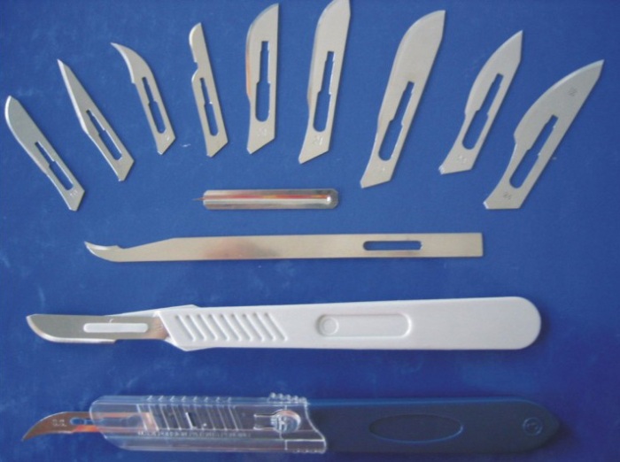Surgical_Blades_and_Scalpel
