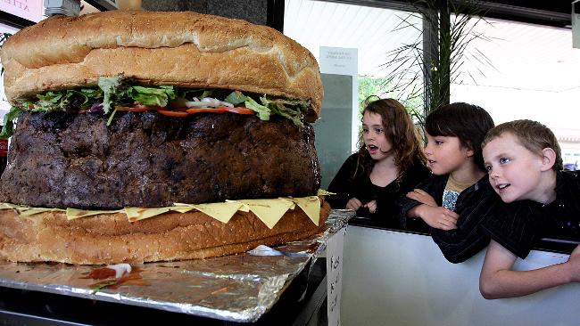 kids with world's largest burger