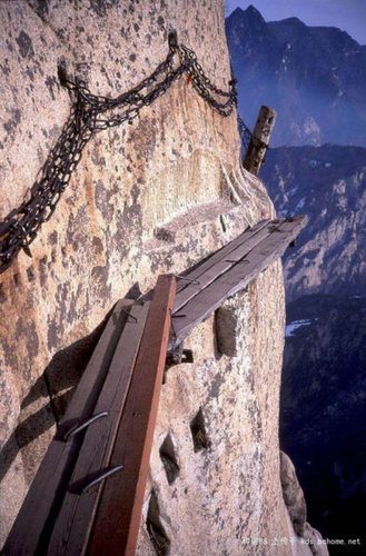 most dangerous hikes in the world
