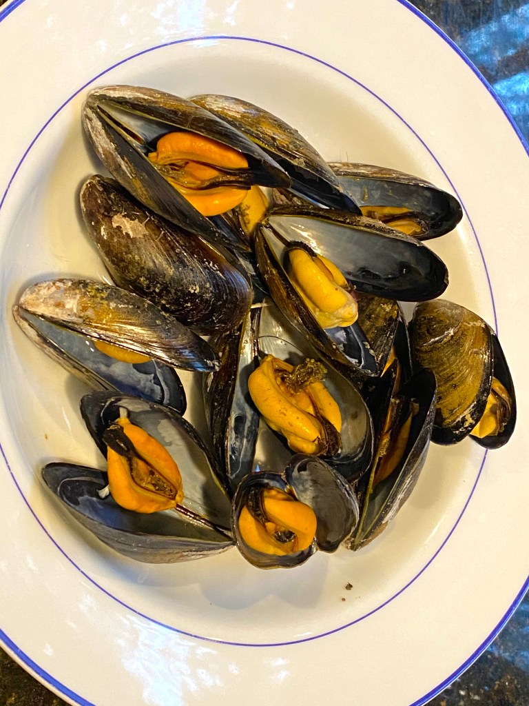 This image has an empty alt attribute; its file name is 2d1a4-mussels-for-paella-768x1024-1.jpeg