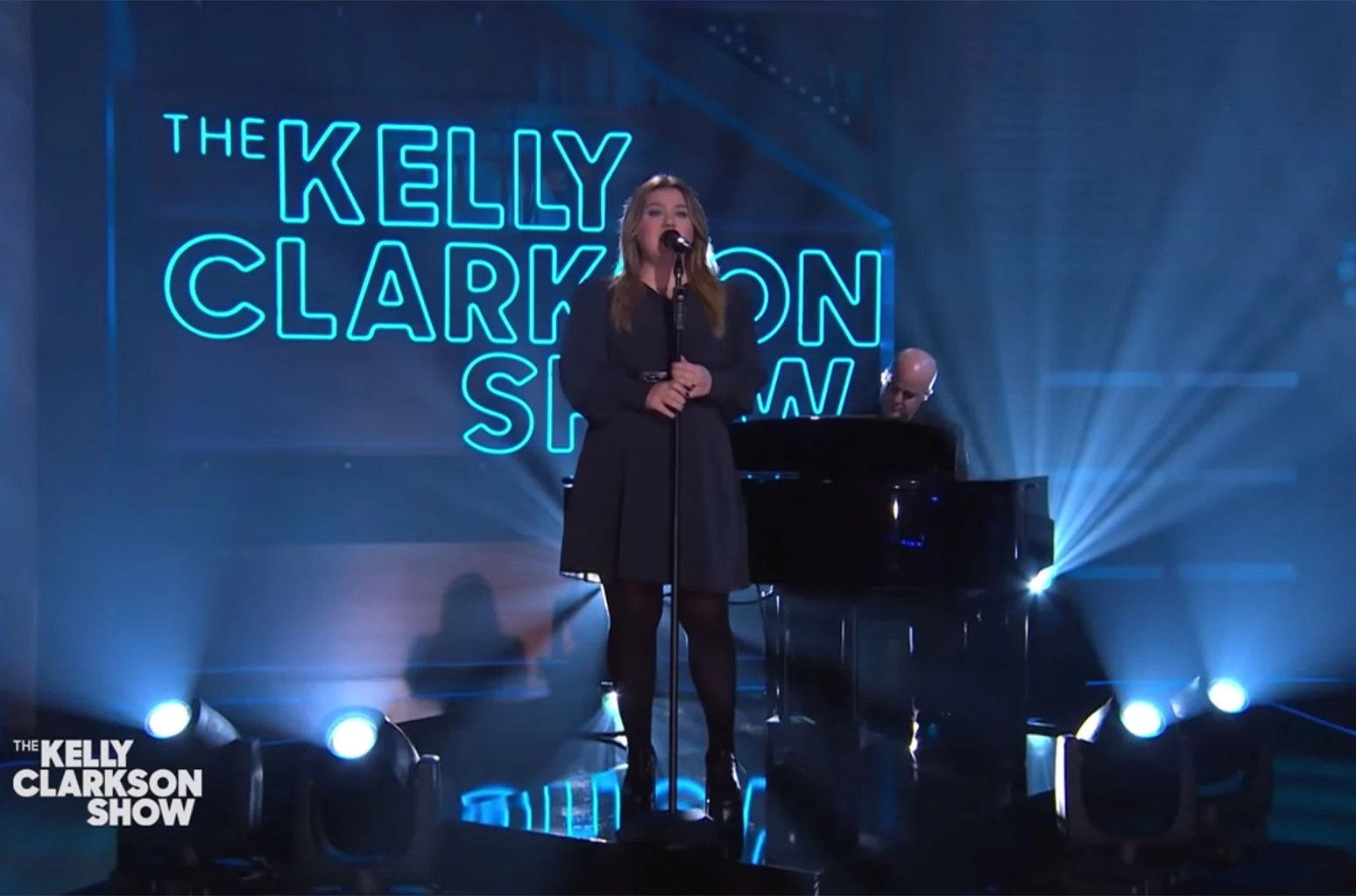 Kelly Clarkson Fakes